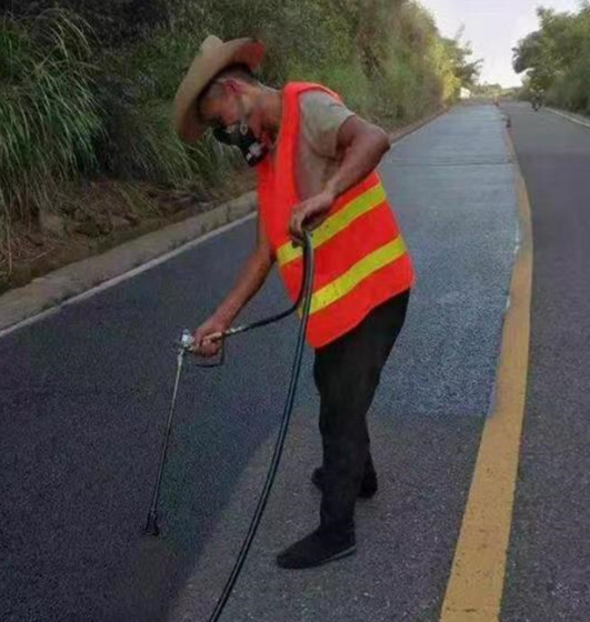 乌鲁木齐路面喷涂翻新彩色步道施工方案